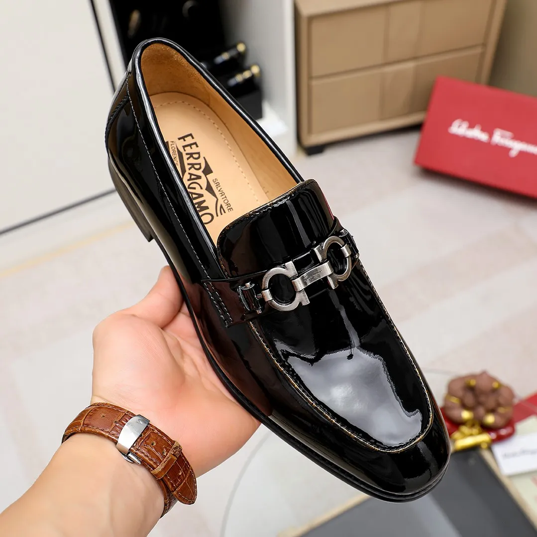 Men's shoes 💰440 🔥Ferragamo's new men's casual slip-on shoes🇨🇳Official website original 1:1 mold, original quality💯Fine workmanship, high-end luxury☘The upper is made of imported Italian first-layer cowhide🌴Luxurious water dyeing🐂Leather lining🍓Rubber wear-resistant and non-slip outsole, breathable and comfortable to wear🍍The first choice for high-taste men, color optional! Code number 38-45